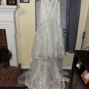 Size 12 wedding dress! Never worn brand new!Selling for 1,000